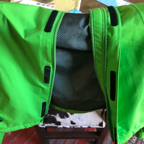 The North Face green hooded, dry vent rain jacket/parka. - Picture 5 of 5